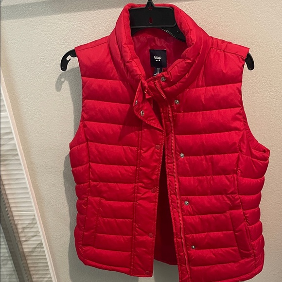 GAP Jackets & Blazers - GAP Women's Vibrant Red Quilted Vest